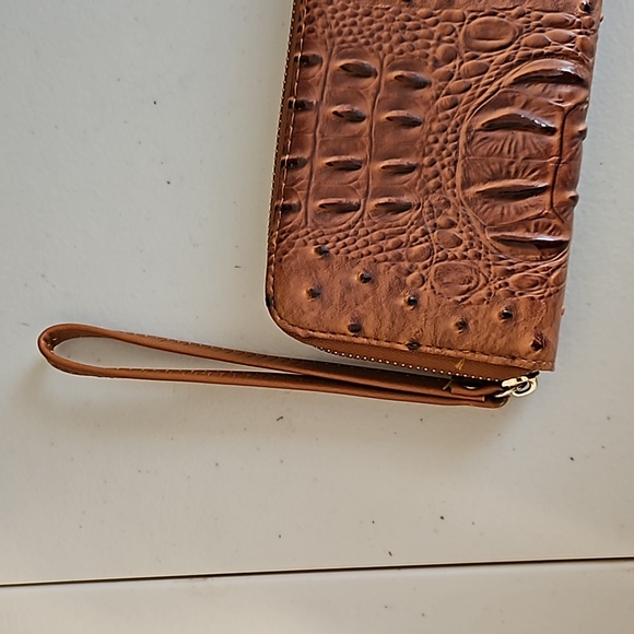 Tanish brown ostrich print Wristlet.  IN EUC - Picture 2 of 4